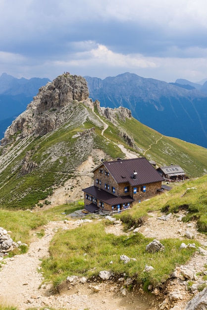 Refuge Rotwand dans les Dolomites