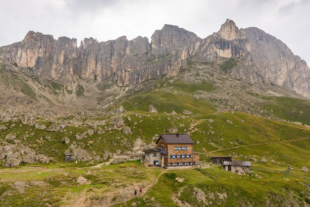 Refuge Rotwand dans les Dolomites