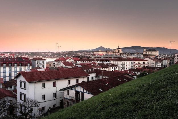 Photo regardez de hondarribia petite ville à côté de donostiasan sebastian et l'une des plus belles villes de tout le pays basquex9