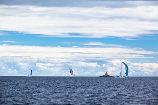 Régate de yacht en mer Adriatique