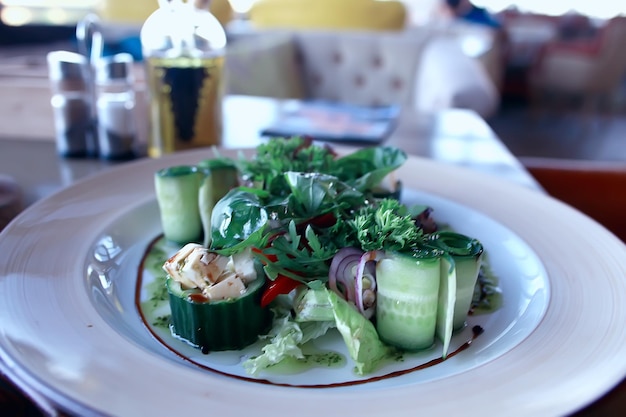 régime alimentaire méditerranéen / concept alimentation saine, salade méditerranéenne, régime grec