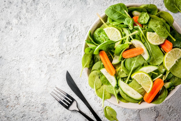 Régime alimentaire, perte de poids, salade de légumes