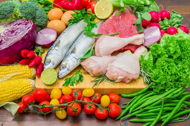 Photo régime méditerranéen: poisson, viande et ingrédients