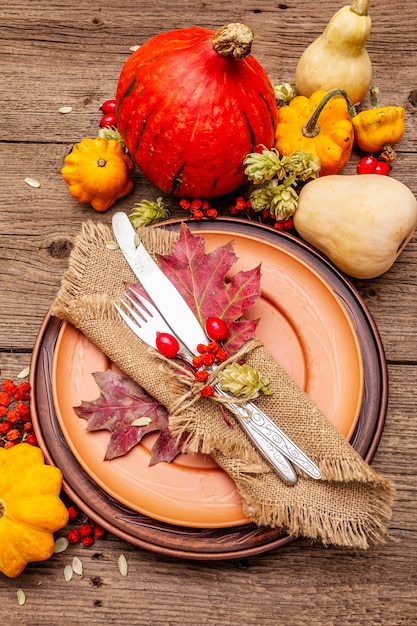 Réglage du lieu du dîner d'automne et de Thanksgiving