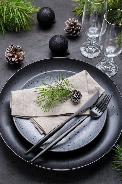 Réglage de la table du dîner de Noël