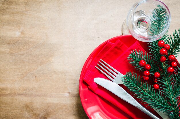 Réglage De La Table De Fête Pour Le Réveillon De Noël.