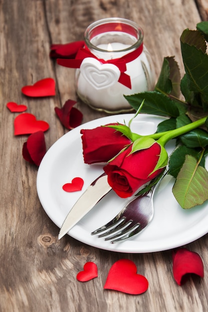 Réglage de la table de fête pour la Saint Valentin