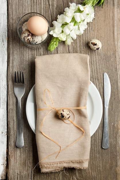 Réglage de la table de Pâques