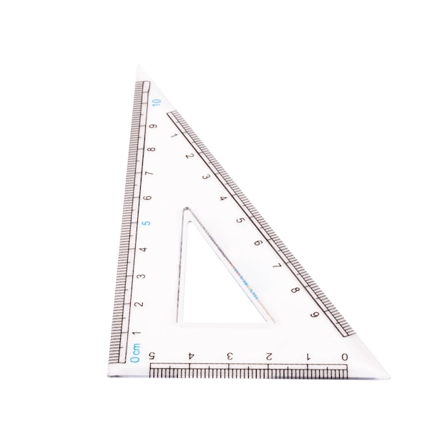 Règle triangle isolé sur fond blanc