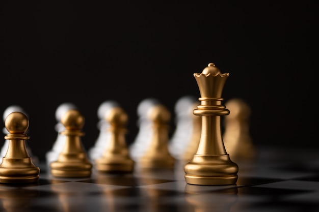 La reine d'or est le chef