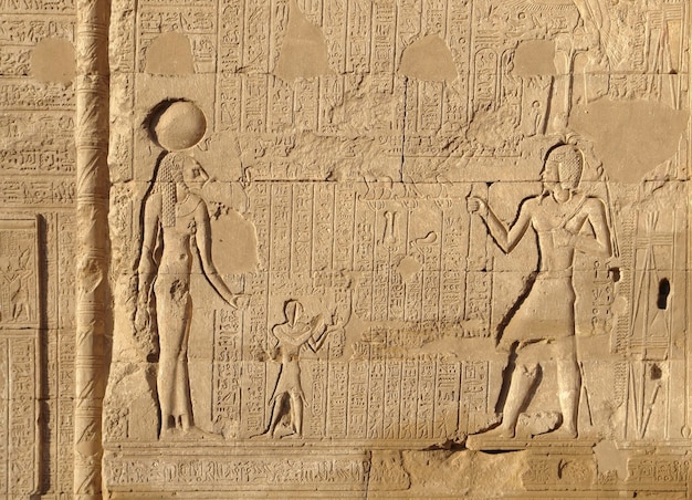 relief du temple d'Esana en Égypte