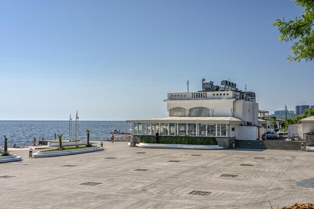 Photo remblai de la plage de lanzheron à odessa ukraine