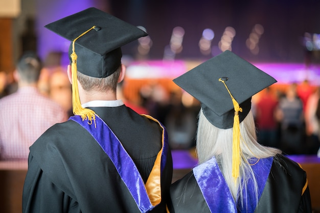 Remise des diplômes avec de fiers étudiants