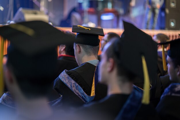 Remise des diplômes avec de fiers étudiants