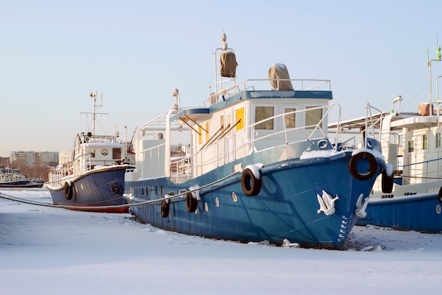 Remorqueurs Ruver pendant l'hivernage dans les backwaters