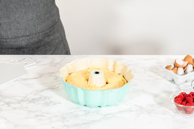 Le remplissage et la saveur du gâteau Bundt attendent