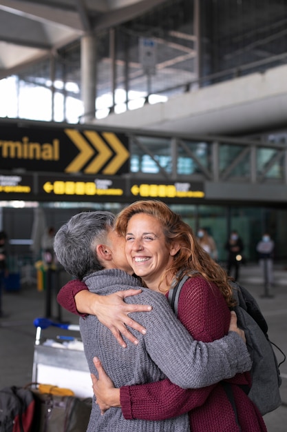 Photo rencontre de couple à distance après une longue période