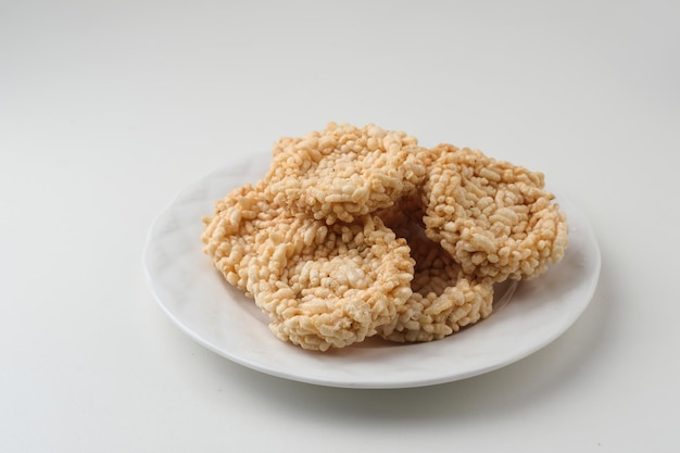 Rengginang ou cracker de riz traditionnel En-cas traditionnels indonésiens à base de riz gluant