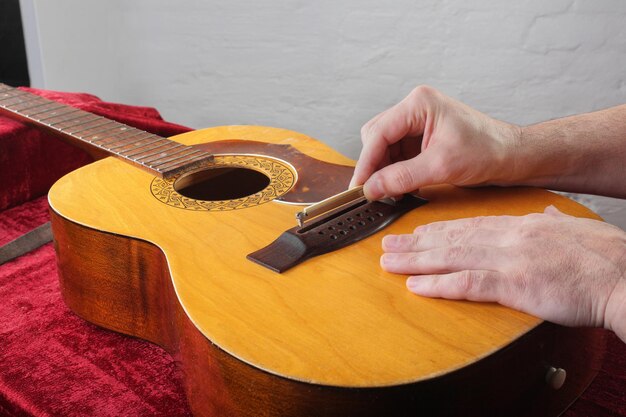 Réparation et service de guitare Écrou de servo de pont de meulage de travailleur