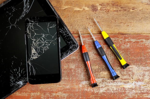 Répare La Vue De Dessus De Tablette Et Téléphone Intelligent De Travail.