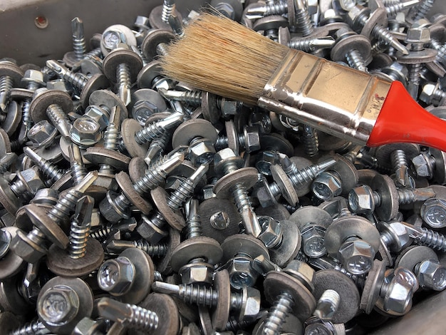 Réparer les outils d'équipement de construction comme la vis à ongles