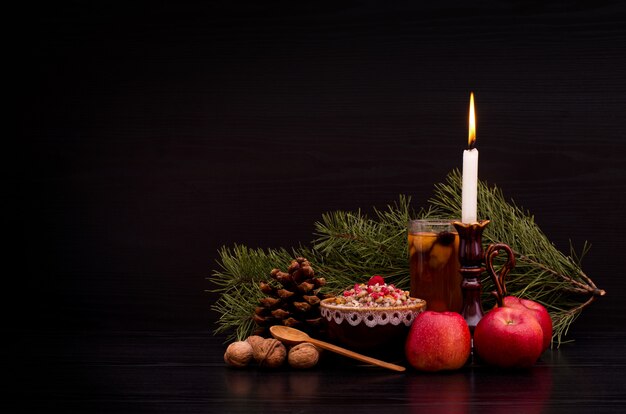 Repas sucré traditionnel de Noël en Ukraine, en Biélorussie et en Pologne. fond noir