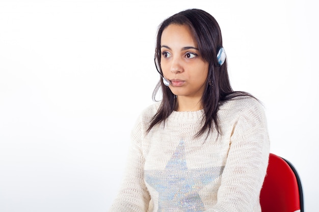 Représentant client fille avec casque