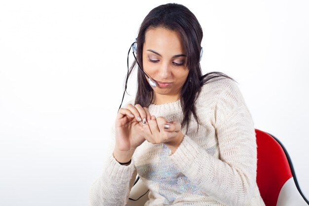 Représentant client fille avec casque