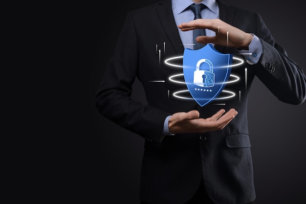 Réseau de cybersécurité Icône de cadenas et mise en réseau de la technologie Internet Homme d'affaires protégeant les données personnelles interface virtuelle Concept de confidentialité de la protection des données GDPR UEcriminalité numérique