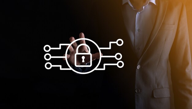 Réseau de cybersécurité. Icône de cadenas et mise en réseau de la technologie Internet. Homme d'affaires protégeant les informations personnelles sur la tablette et l'interface virtuelle. Concept de confidentialité de la protection des données. RGPD. UE.