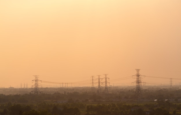 Réseau de pôles haute tension