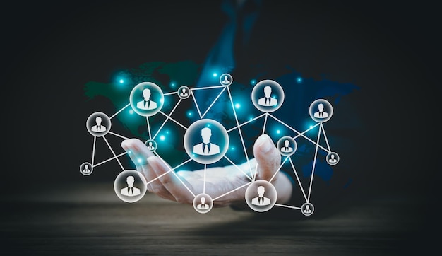 Réseau social concept de connexion de communauté Homme d'affaires tient un groupe de personnes connecté à la main technologie numérique cyberspace affaires marketing relation d'ami lien humain solidarité en ligne