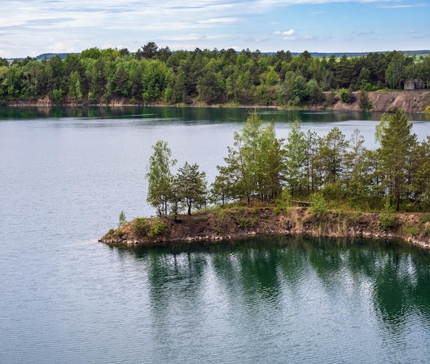 Réserve géologique des piliers de basalte et lac Ukraine