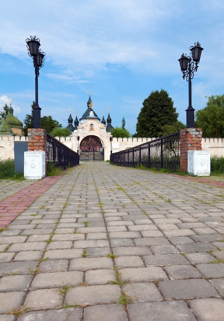 Réserve Historique et Culturelle "Tombes cosaques" . La célèbre bataille de Berestechko. L'entrée du musée. (Village de Plyasheva, oblast de Rivne, Ukraine)