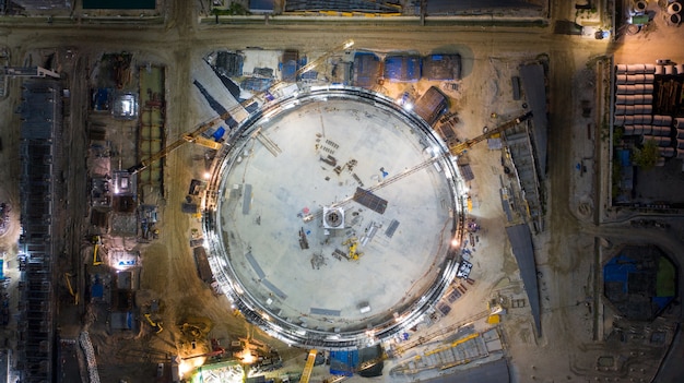 Réservoir en béton de vue aérienne pour l'approvisionnement en gaz