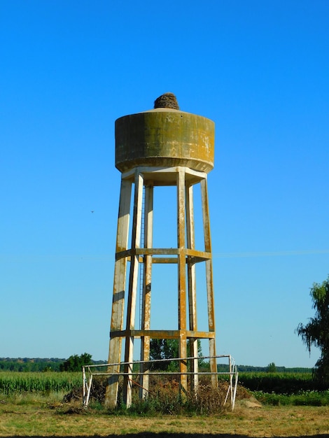 réservoir d'eau dans les paysages ruraux