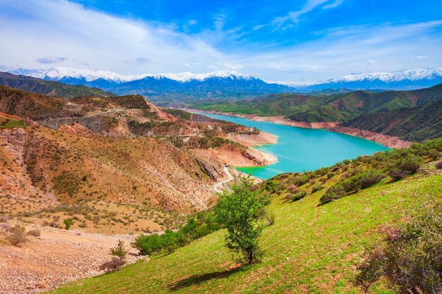 Réservoir d'eau Hisorak près de Shahrisabz Ouzbékistan