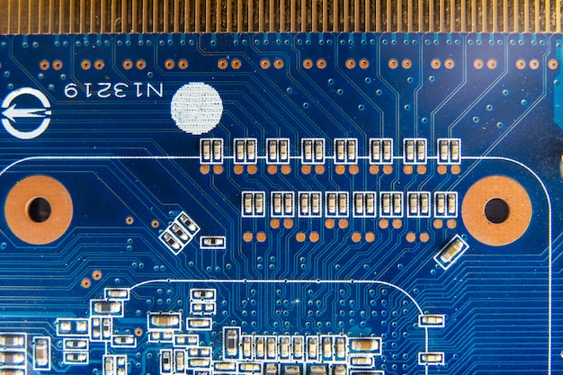 Résistances sur la carte de circuit imprimé bleue