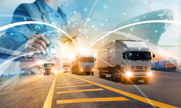 Responsable Transport Et Logistique Vérifiant Et Contrôlant La Distribution Du Réseau Logistique Du Client