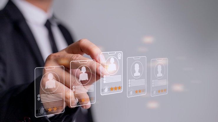 Photo ressources humaines gestion des ressources humaines recrutement emploi chasse de têtes concept les ressources humaines utilisent des ordinateurs pour rechercher et sélectionner des candidats le processus de sélection des personnes pour rejoindre le travail des rh