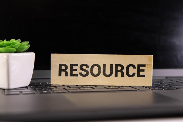 Ressources Word dans le cube de bois