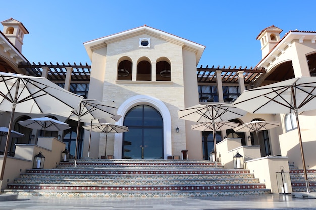 Restaurant de style européen près de la plage