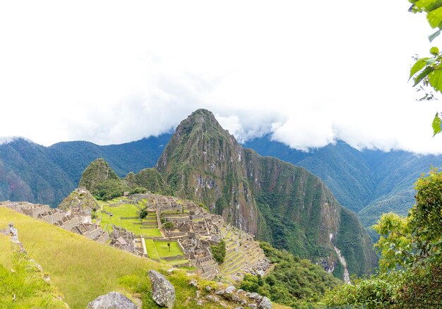 Restes archéologiques du machu picchu situé dans les montagnes de cusco