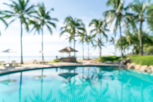 Résumé flou lit piscine autour de la piscine dans un hôtel de luxe resort