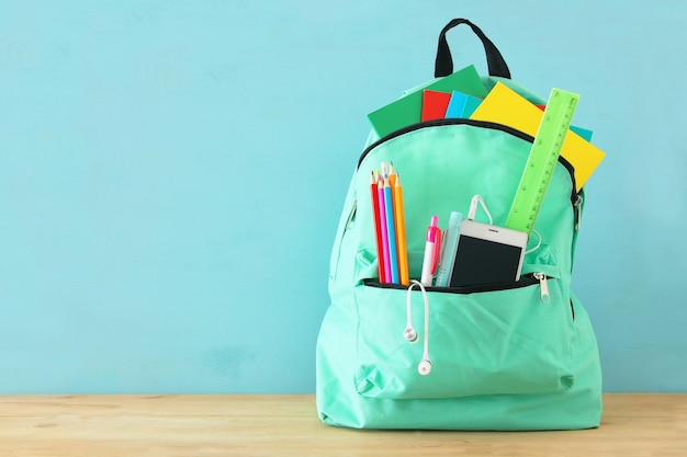 Retour à l'école Avec des fournitures scolaires 105