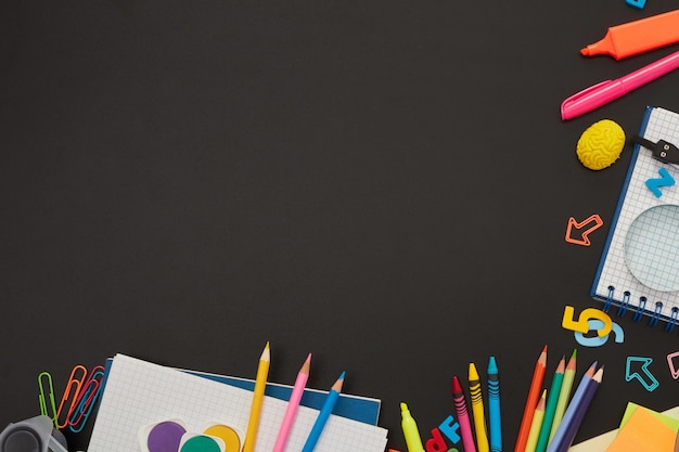 Retour à l'école Avec des fournitures scolaires 289