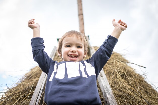 Retour à la nature, kid on fy