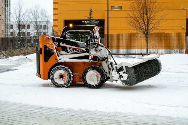 Retrait de la neige avec une chargeuse