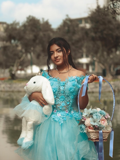 Photo retrato de una linda chica con vestido bleu célébrité sus 15