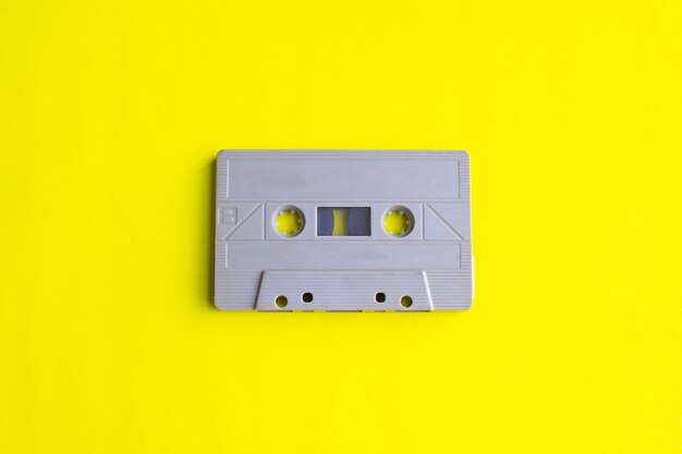 Retro de cassette sur jaune